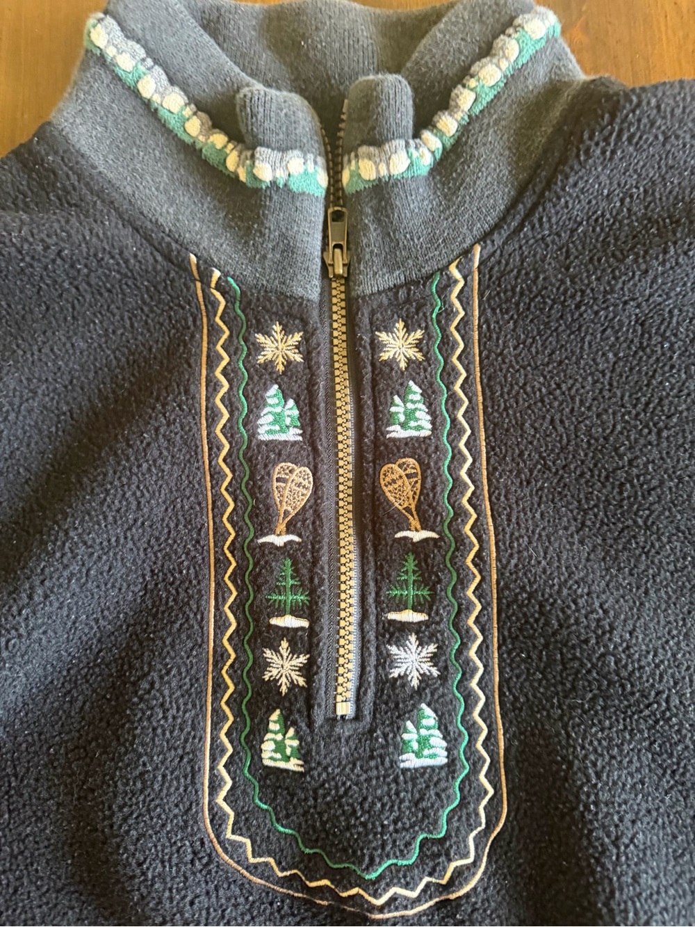 Vintage Tundra Sport Canada Fleece Pullover with Embroidered Trim - Picture 2 of 4